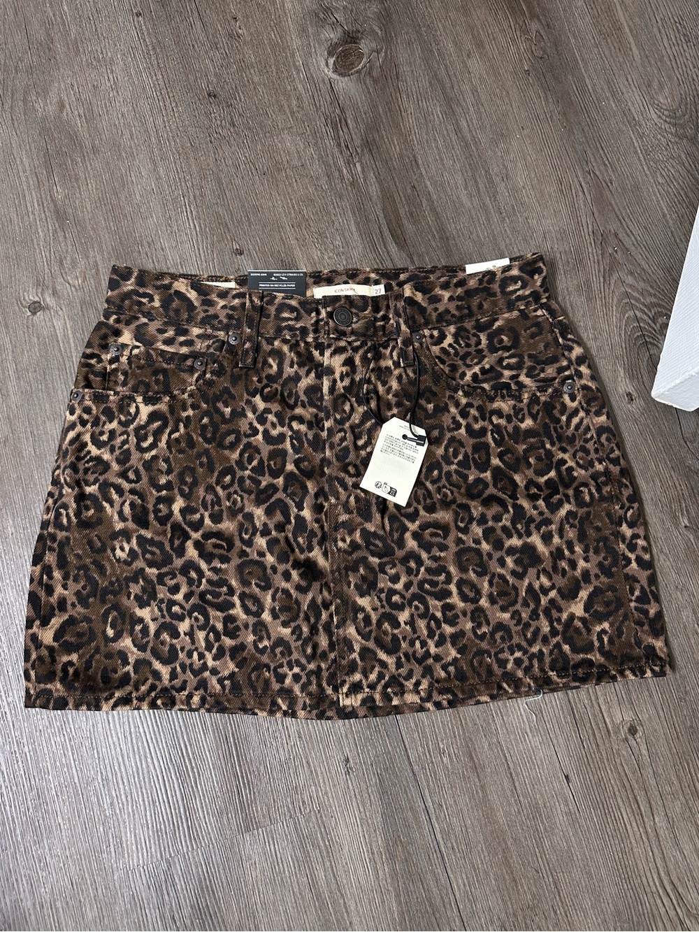 Levi's Leopard print icon skirt